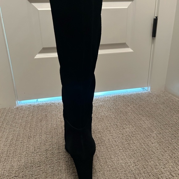 Women's size 9 black suede knee high boots. Worn once like new - Picture 8 of 9